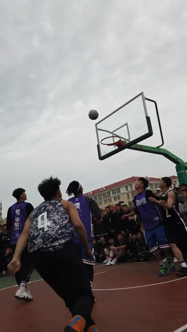 aoa体育培训-重庆队在激烈对抗中力挽狂澜，最终获胜的简单介绍
