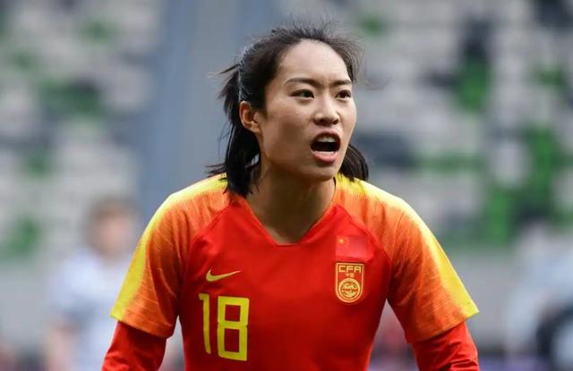 中国女足队员风采依旧，取得压倒性胜利的简单介绍