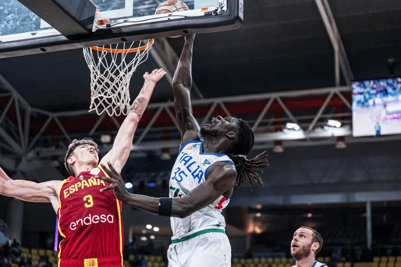 包含西班牙险胜意大利,继续领跑小组的词条 包含西班牙险胜意大利,继续领跑小组的词条