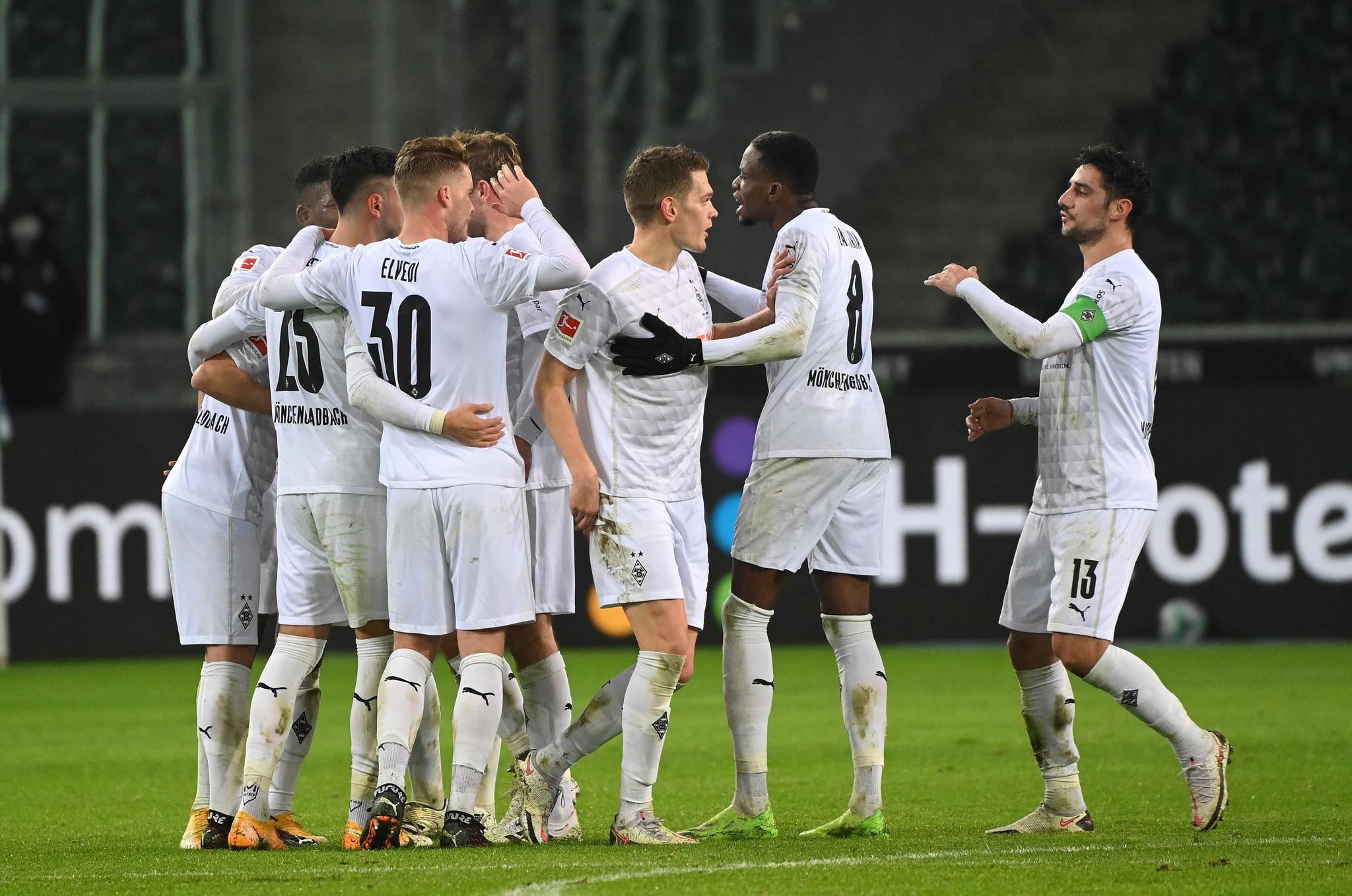 aoa体育培训-关于拜仁慕尼黑憾平门兴格拉德巴赫，榜首位置不保的信息