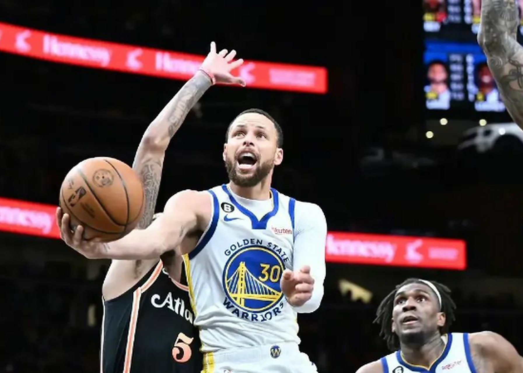 aoa体育直播-关于老鹰大胜老鹰，终结两连败的信息