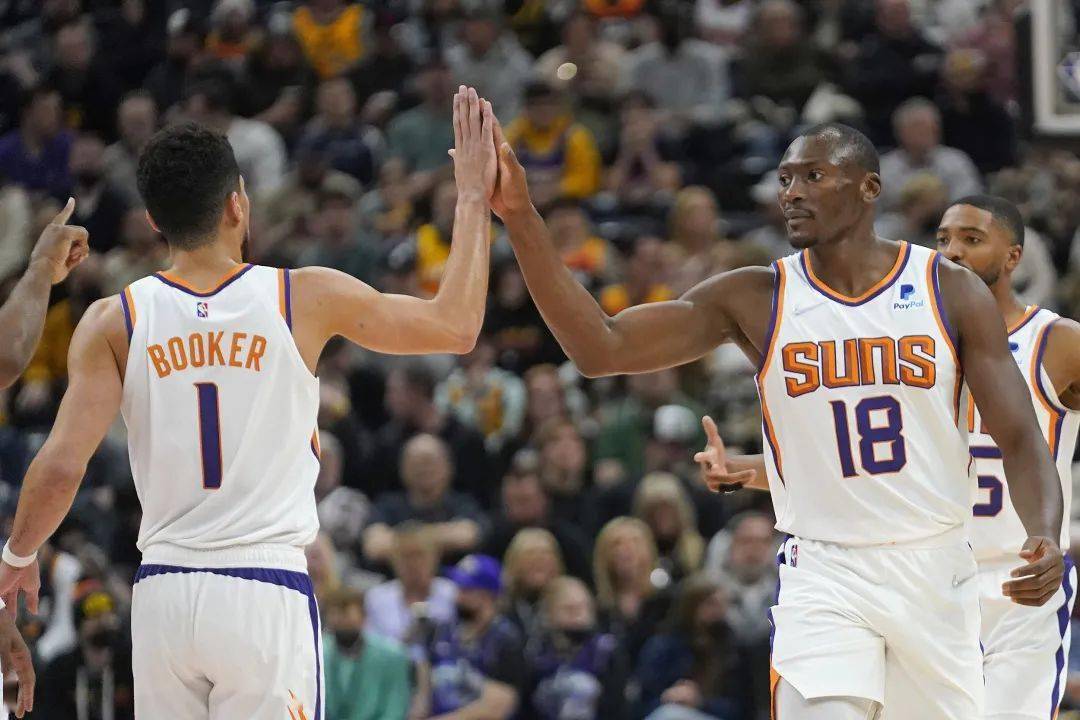 包含雄鹿大胜太阳继续保持领先位置的词条 包含雄鹿大胜太阳继续保持领先位置的词条