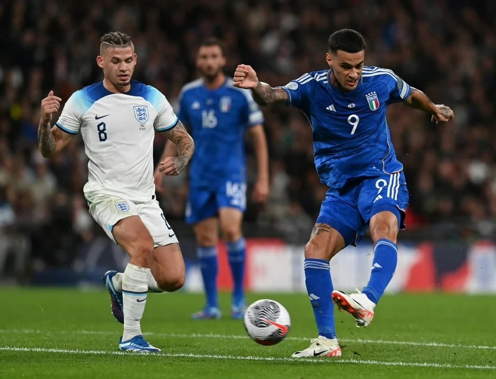 aoa体育活动-格陵兰队在欧洲杯预选赛中挑战对手