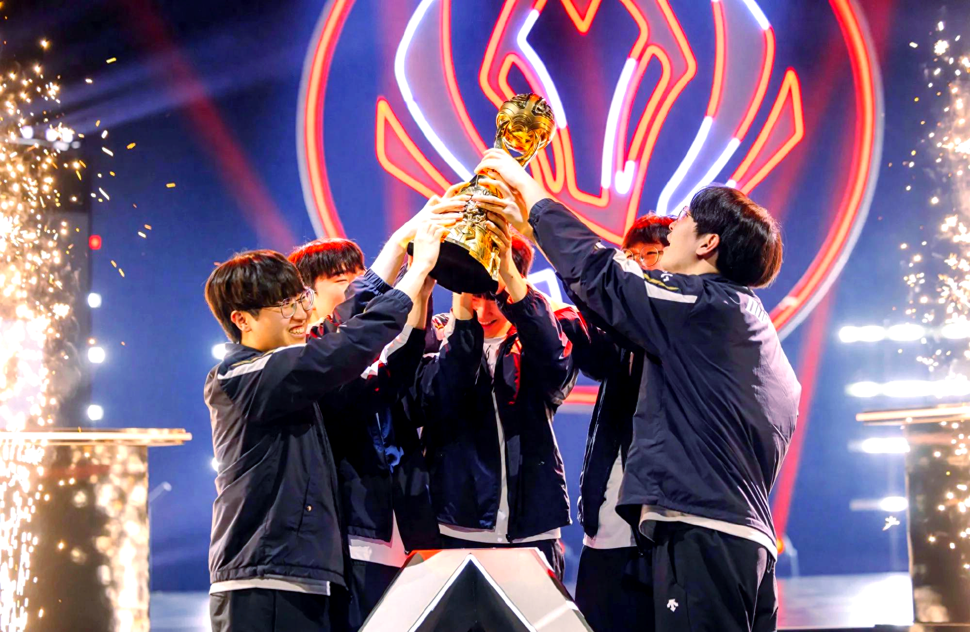 战队实力强劲,夺得团体金牌获得赞誉 战队实力强劲,夺得团体金牌获得赞誉