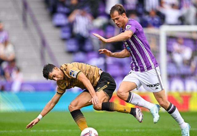 关于皇家社会全队作战，球员狂奔抢得半场平局的信息