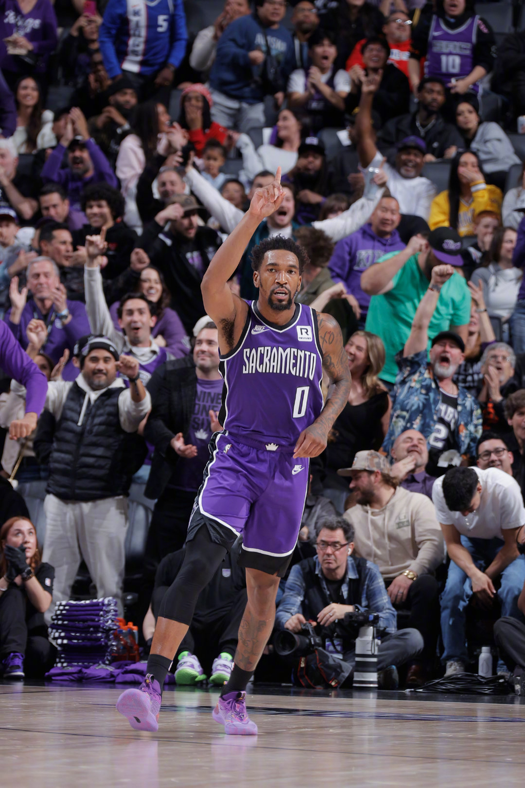 热火主场取胜，浓眉哥风格全面爆发的简单介绍