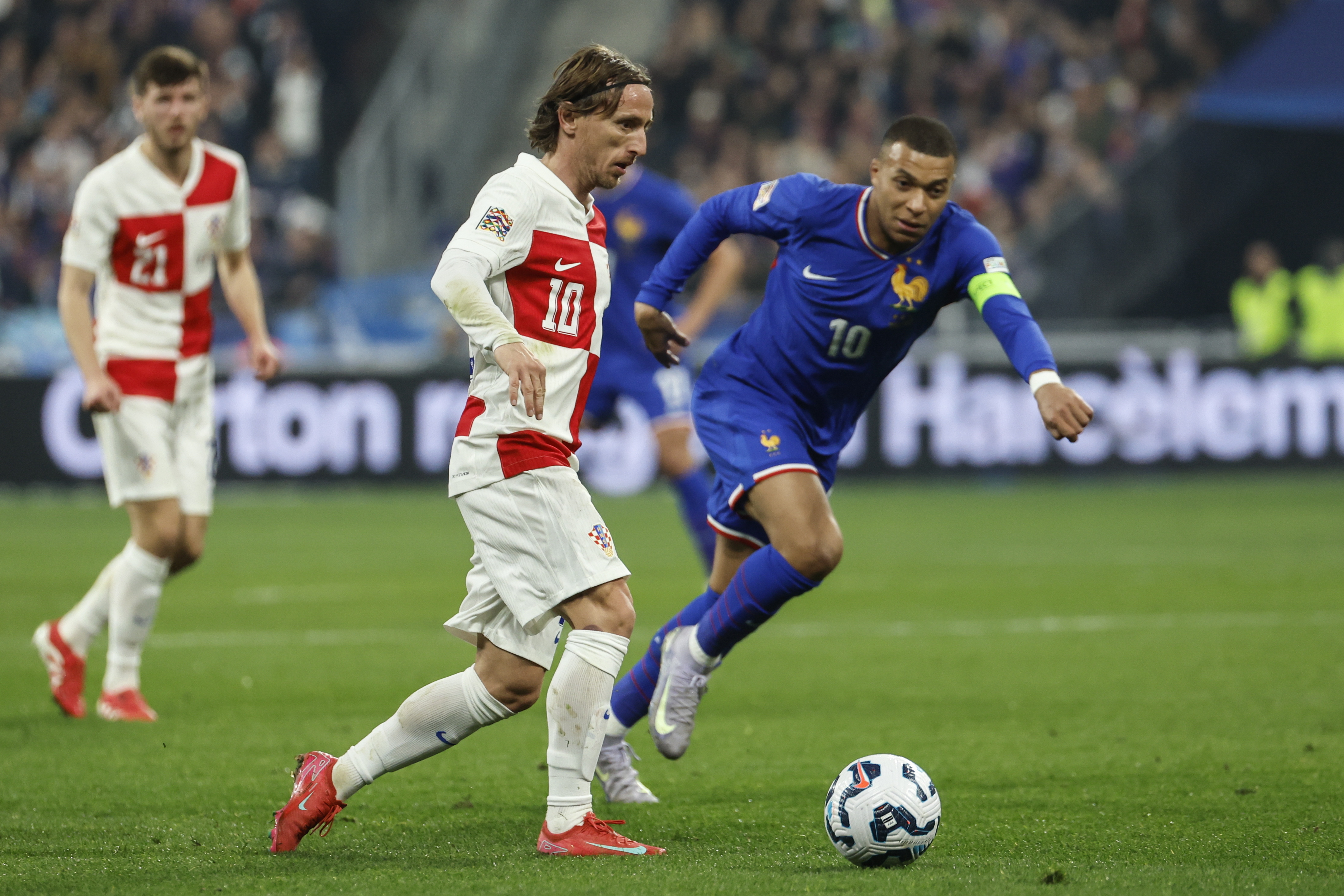 aoa体育活动-欧国联比赛赛程调整，精彩比赛接连上演的简单介绍